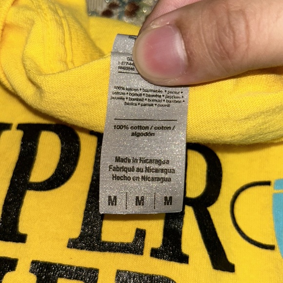 GILDAN Ultra Cotton Size M Superheroes Wear Scrubs Yellow T-Shirt NWOT PRICE⬇️20 - Picture 5 of 8